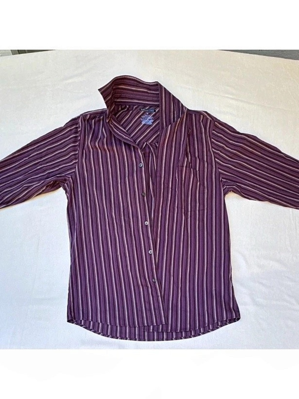 Van Heusen Studio Men's Striped Button Down Shirt M in Purple & White Like New